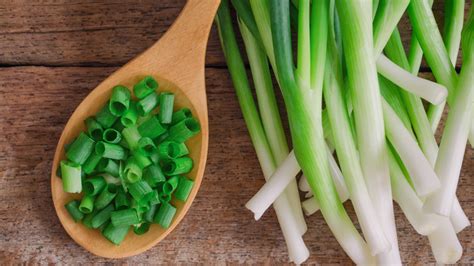 How many sugar are in sliced scallions - calories, carbs, nutrition