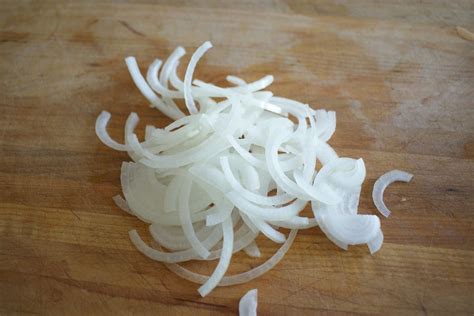 How many sugar are in sliced white onions - calories, carbs, nutrition