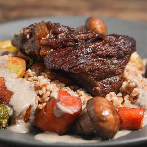 How many sugar are in slow roasted beef with mushrooms - calories, carbs, nutrition