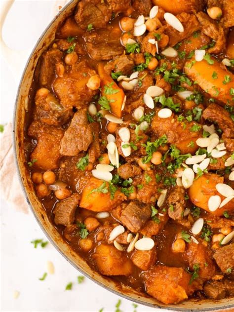 How many sugar are in slowly cooked lamb tagine with parsley & mint cous cous - calories, carbs, nutrition