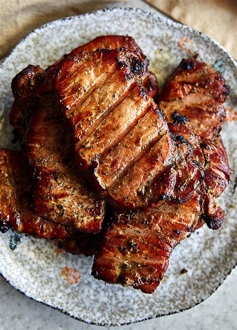 How many sugar are in smoked pork chop - calories, carbs, nutrition