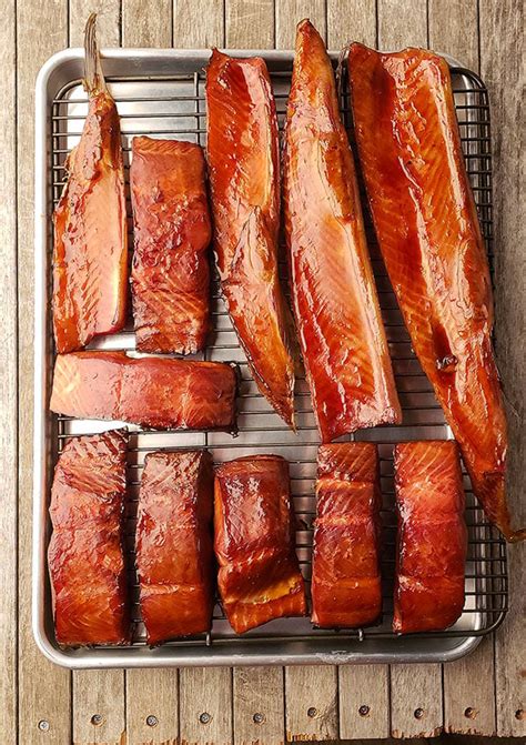 How many sugar are in smoked salmon by the ounce - calories, carbs, nutrition