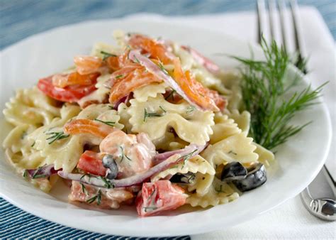 How many sugar are in smoked salmon pasta salad - calories, carbs, nutrition