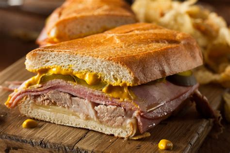 How many sugar are in smoked turkey el cubano caibatta sandwich - calories, carbs, nutrition