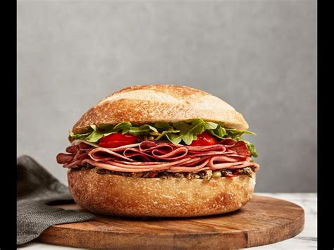 How many sugar are in smoked turkey muffaletta - calories, carbs, nutrition