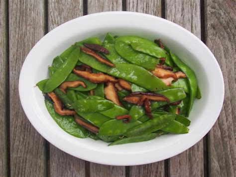 How many sugar are in snow peas and shitake mushrooms - calories, carbs, nutrition