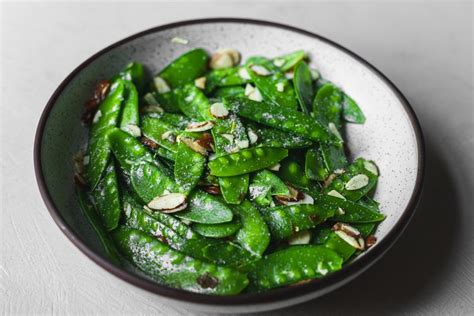 How many sugar are in snow peas with toasted almonds - calories, carbs, nutrition