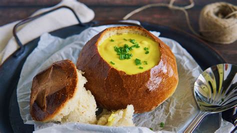 How many sugar are in soup bowl bread - calories, carbs, nutrition