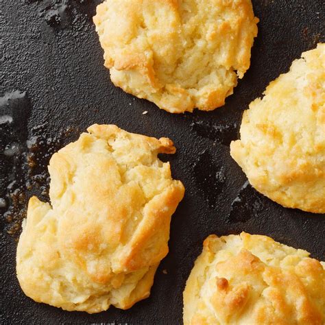 How many sugar are in southern style biscuit - calories, carbs, nutrition