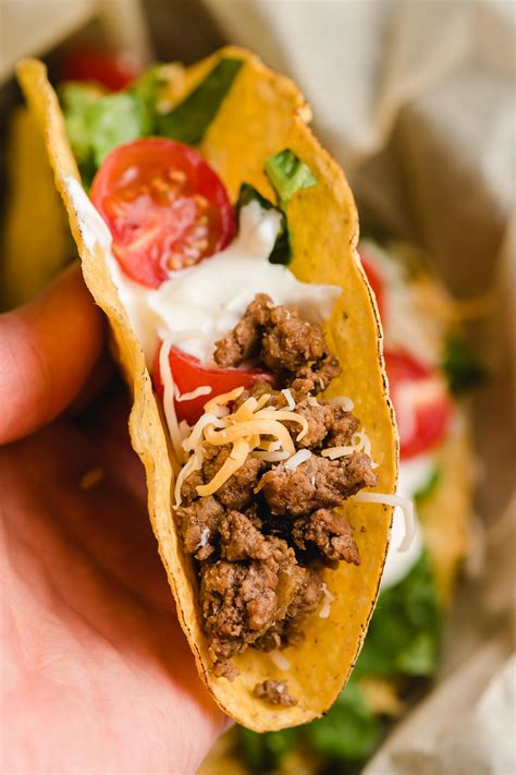 How many sugar are in southwest beef hard tacos - calories, carbs, nutrition