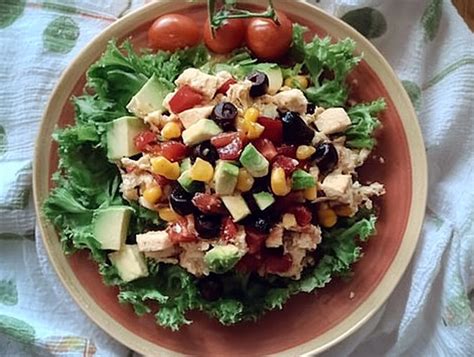 How many sugar are in southwest chicken salad - calories, carbs, nutrition