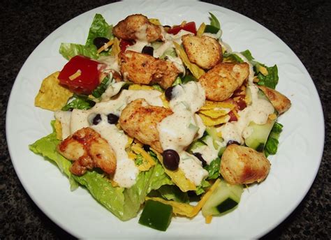 How many sugar are in southwestern chicken salad nosh box - calories, carbs, nutrition