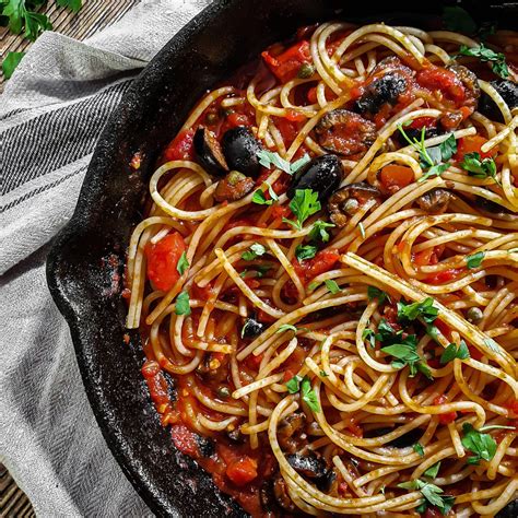 How many sugar are in spaghetti alla puttanesca - calories, carbs, nutrition