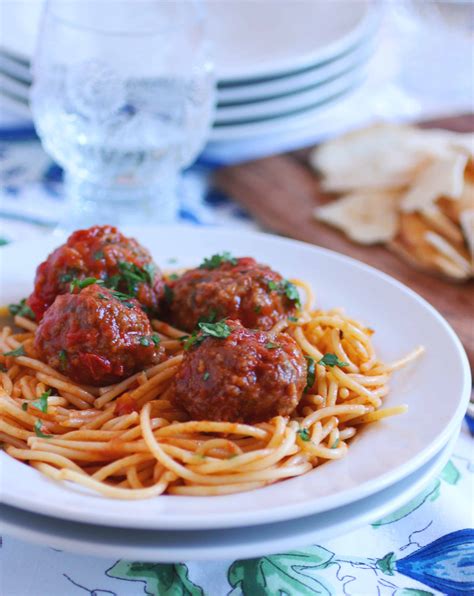 How many sugar are in spaghetti and meatballs (59193.8) - calories, carbs, nutrition