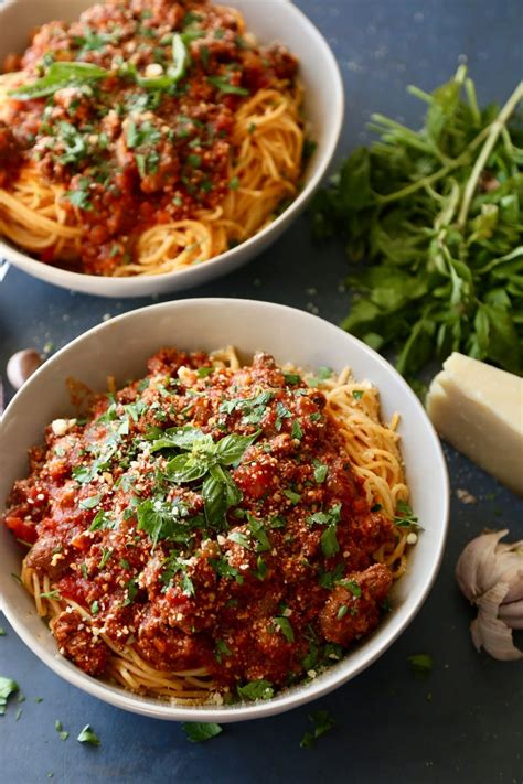 How many sugar are in spaghetti bolognaise - calories, carbs, nutrition