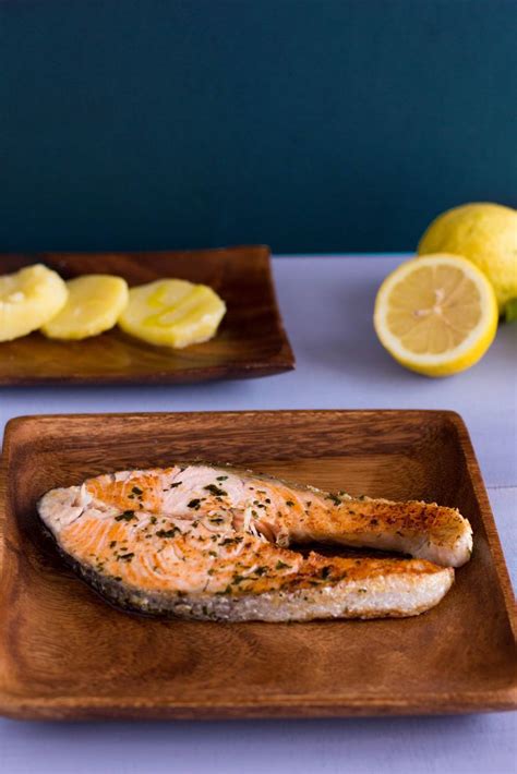 How many sugar are in spanish grilled salmon - calories, carbs, nutrition