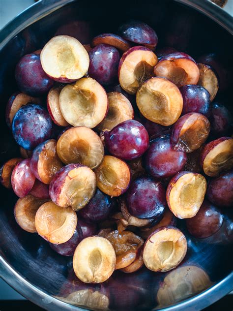 How many sugar are in spiced laquered plums (27568.1) - calories, carbs, nutrition