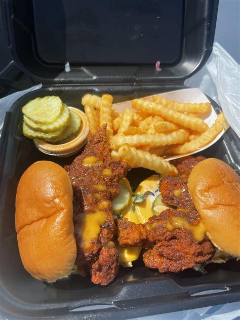 How many sugar are in spicy chicken sliders - calories, carbs, nutrition