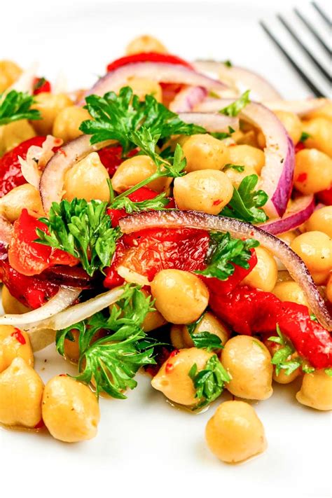 How many sugar are in spicy chickpea salad - calories, carbs, nutrition