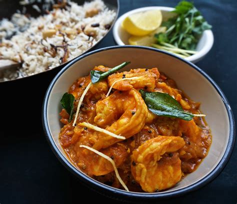 How many sugar are in spicy prawn curry with baby corn, mangtout, coconut and limes - calories, carbs, nutrition