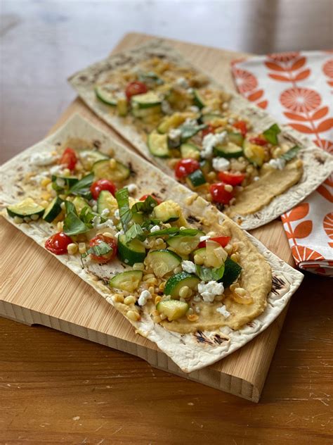 How many sugar are in spicy scratch vegetable flatbread - calories, carbs, nutrition