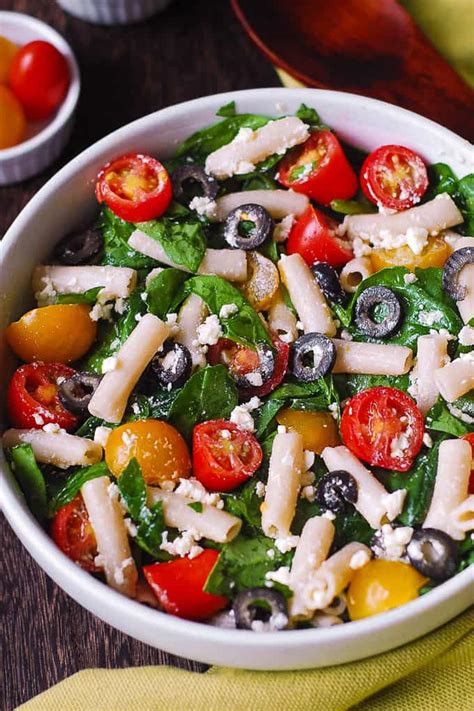 How many sugar are in spinach, feta, and olive pasta salad - calories, carbs, nutrition