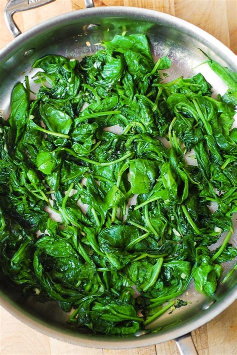 How many sugar are in spinach fresh steamed plain 1 tbsp - calories, carbs, nutrition