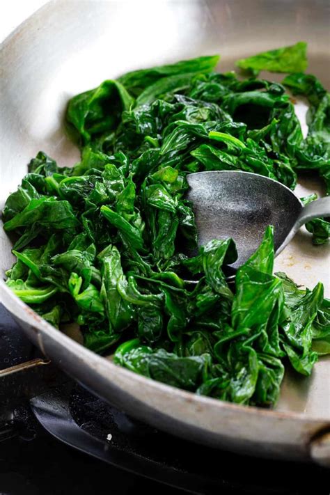 How many sugar are in spinach fresh steamed with garlic 4 oz - calories, carbs, nutrition