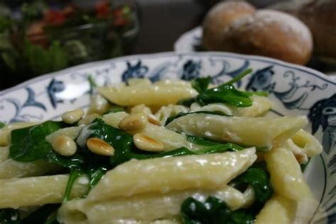 How many sugar are in spinach-feta penne with pine nuts - calories, carbs, nutrition