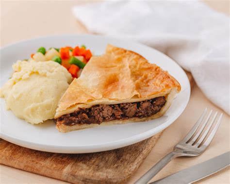 How many sugar are in steak and kidney pie - calories, carbs, nutrition