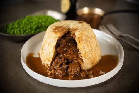 How many sugar are in steak and kidney pudding - calories, carbs, nutrition