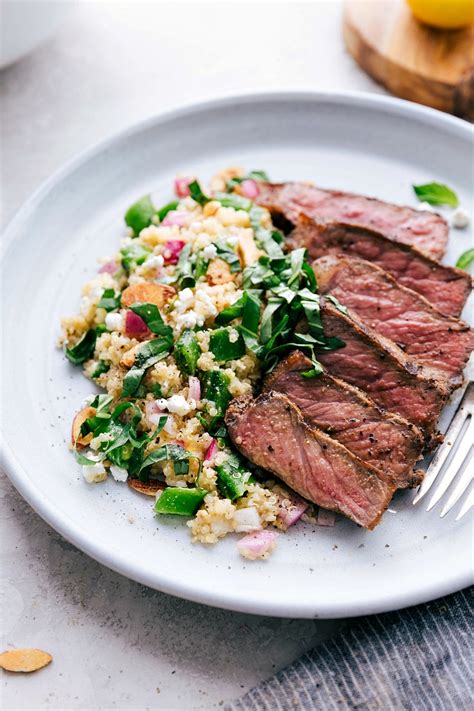 How many sugar are in steak and quinoa salad - calories, carbs, nutrition