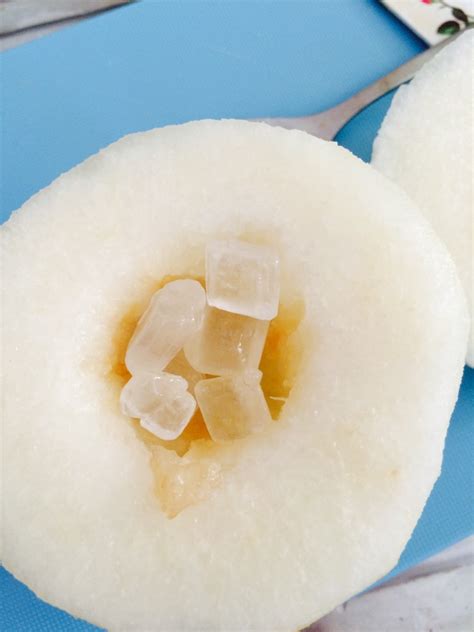How many sugar are in steamed pear & raspberry pudding - calories, carbs, nutrition