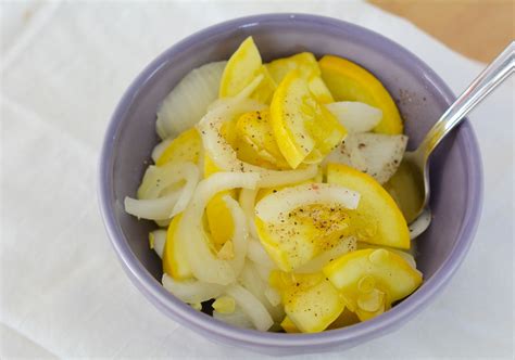 How many sugar are in steamed yellow squash and onions - calories, carbs, nutrition