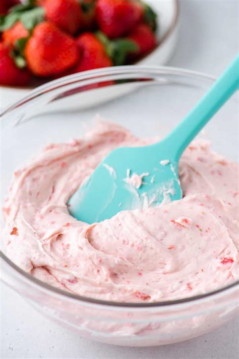 How many sugar are in strawberry cream cheese frosting - calories, carbs, nutrition