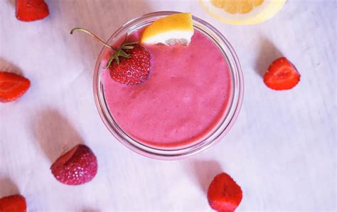 How many sugar are in strawberry fields smoothie - calories, carbs, nutrition