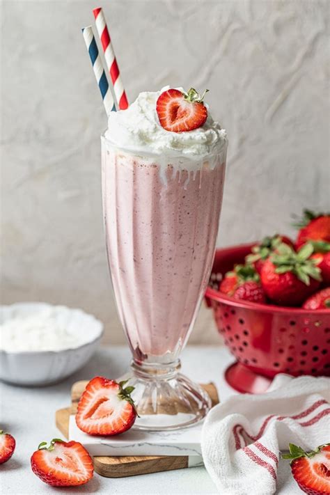 How many sugar are in strawberry milkshake - calories, carbs, nutrition