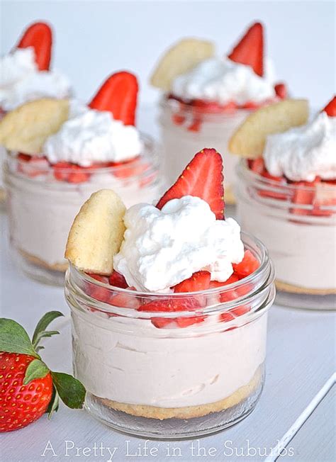 How many sugar are in strawberry parfait - calories, carbs, nutrition