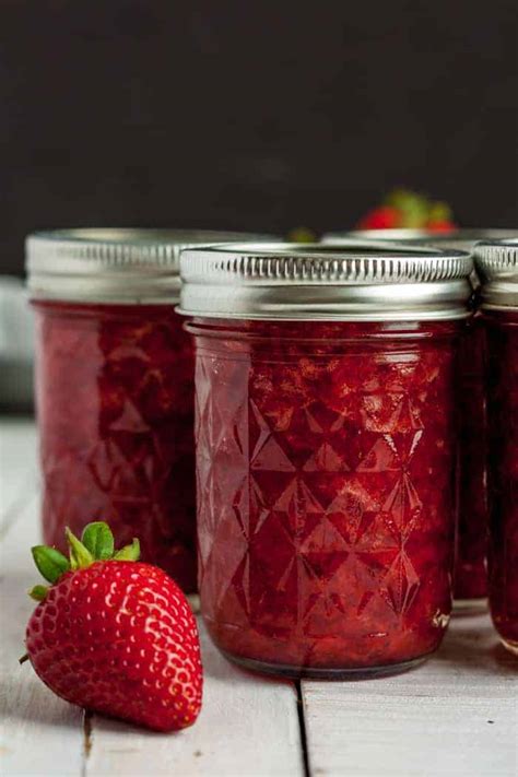 How many sugar are in strawberry preserves - calories, carbs, nutrition