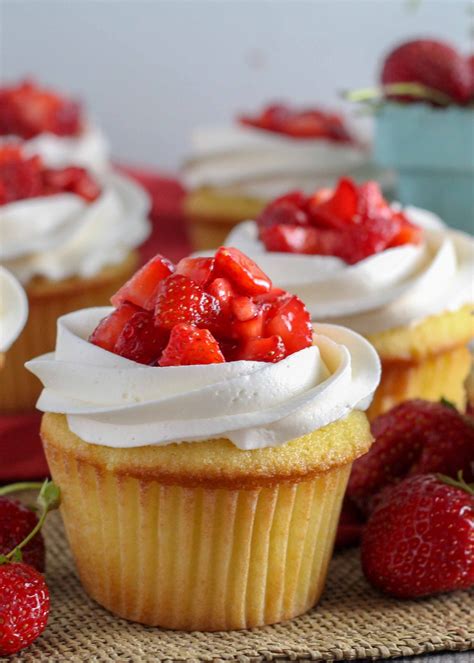 How many sugar are in strawberry shortcake cupcake - calories, carbs, nutrition