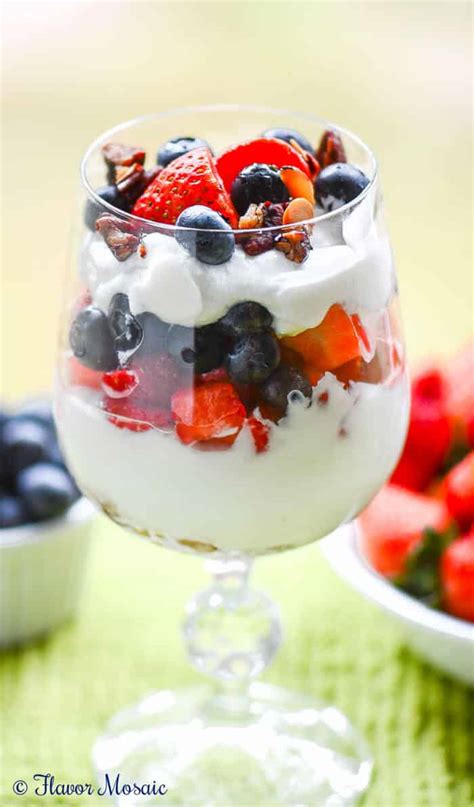 How many sugar are in strawberry-blueberry yogurt parfait - calories, carbs, nutrition