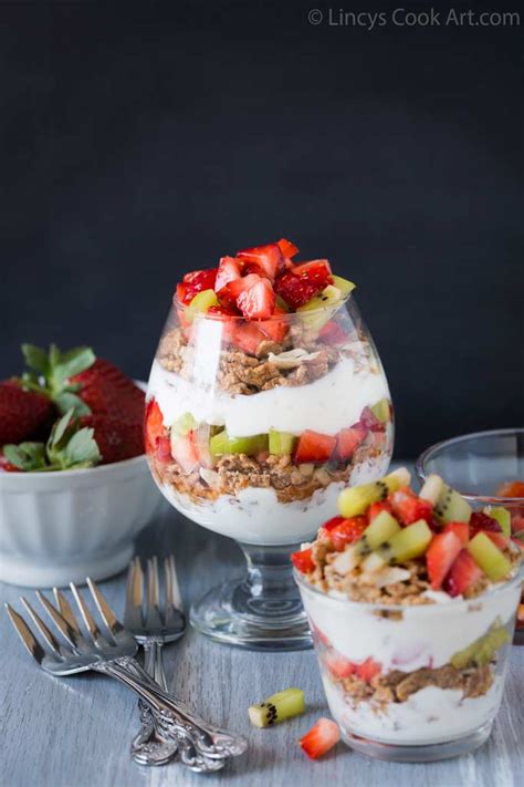 How many sugar are in strawberry-kiwi parfait - calories, carbs, nutrition