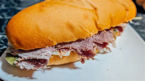 How many sugar are in subway, roast beef sub on white bread, with lettuce and tomato - calories, carbs, nutrition