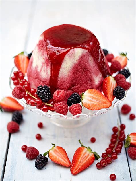 How many sugar are in summer pudding - calories, carbs, nutrition