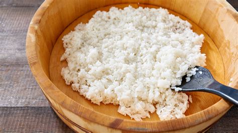 How many sugar are in sushi rice - calories, carbs, nutrition
