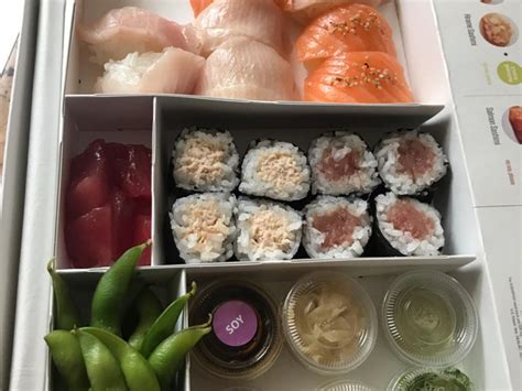 How many sugar are in sushi sampler - calories, carbs, nutrition