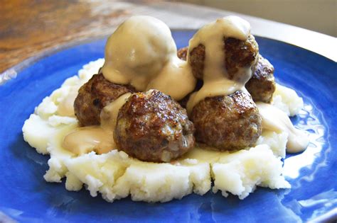 How many sugar are in swedish meatball plate - calories, carbs, nutrition