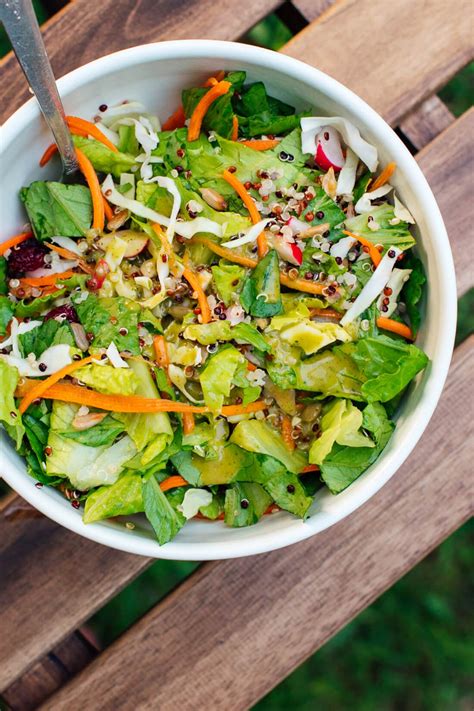 How many sugar are in sweet and crunchy quinoa salad cup - calories, carbs, nutrition