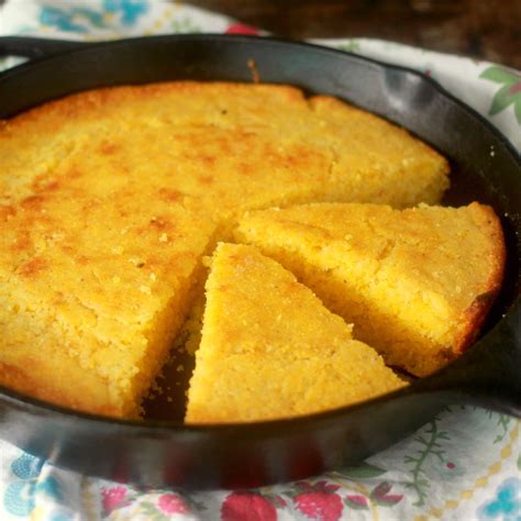 How many sugar are in sweet homemade cornbread - calories, carbs, nutrition