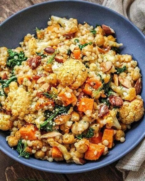 How many sugar are in sweet potato and tandoori chickpea quinoa - calories, carbs, nutrition